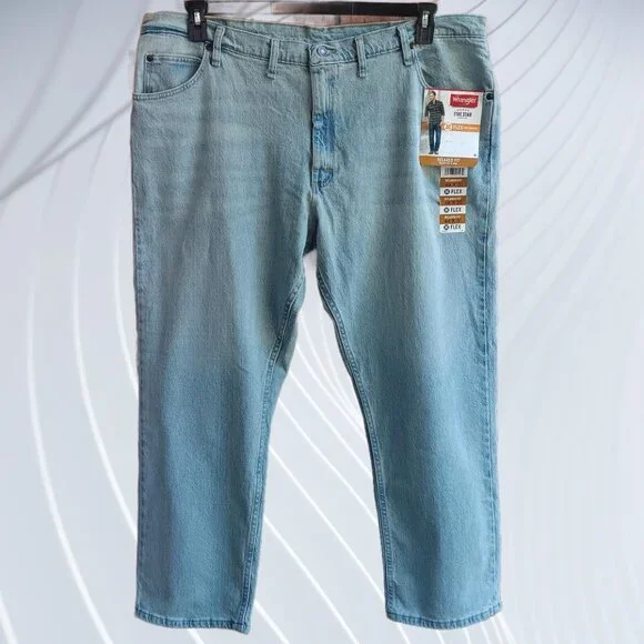 Wrangler Men's Relaxed Fit Jeans with Flex Blue Light Wash Size 44W x 30L - Picture 16 of 16